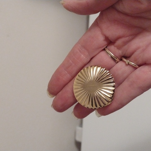 Set of 4 vintage gold tone scarf clips can be worn as pendants too - Picture 2 of 6